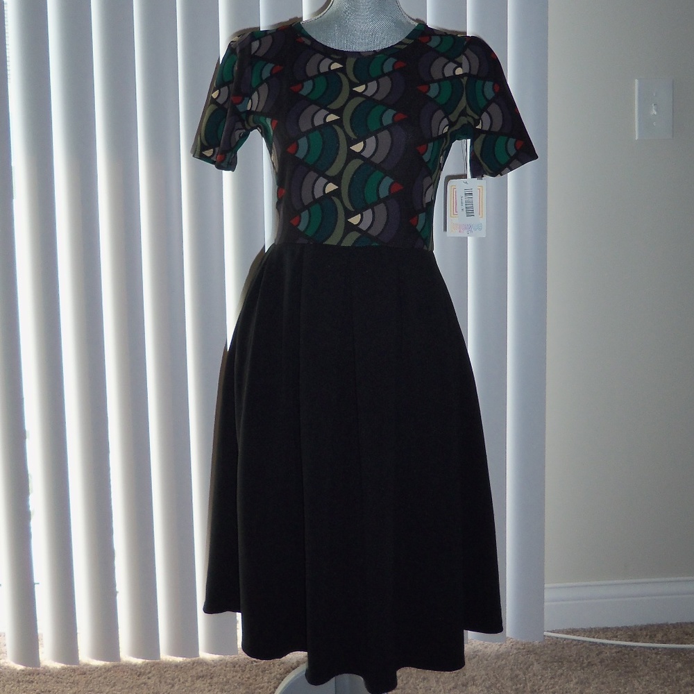 NWT Lularoe Amelia Size Medium!